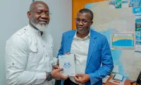 sensibilisation-sur-le-code-ethique-du-groupe-remise-symbolique-du-code-ethique-aux-personnes-et-entites-cle-de-foxtrot-seci