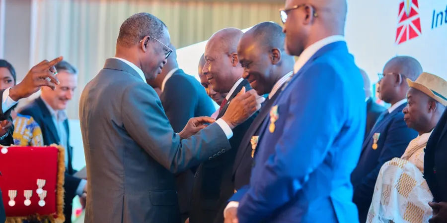 foxtrot-international-decerne-52-medailles-dhonneur-du-travail-a-36-agents